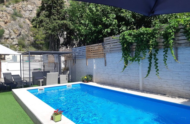 Edard's Great House - Paradise 300m from the sea. Spacious game room.