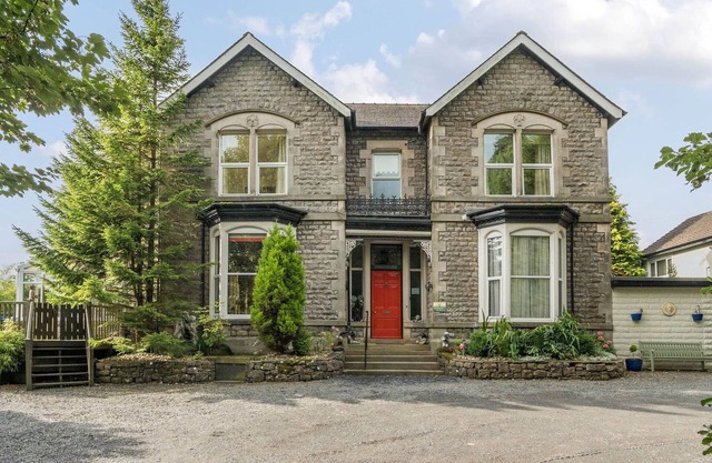 EDEN LODGE, pet friendly, luxury holiday cottage in Bardsea