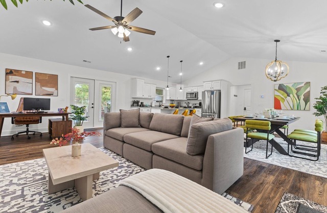 Edgewood: Work Friendly & Near Downtown