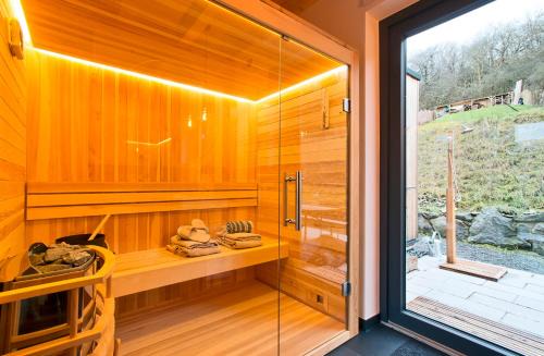 eifelhausaufzeit-Vulkaneifel-Architekten-Chalet mit Sauna im Vulkankrater
