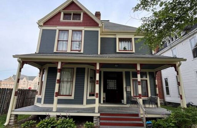 Eighty Three-Historic Downtown