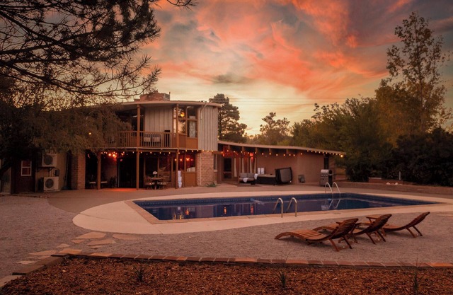 El Caracol Court 15 mins North Of Santa Fe!