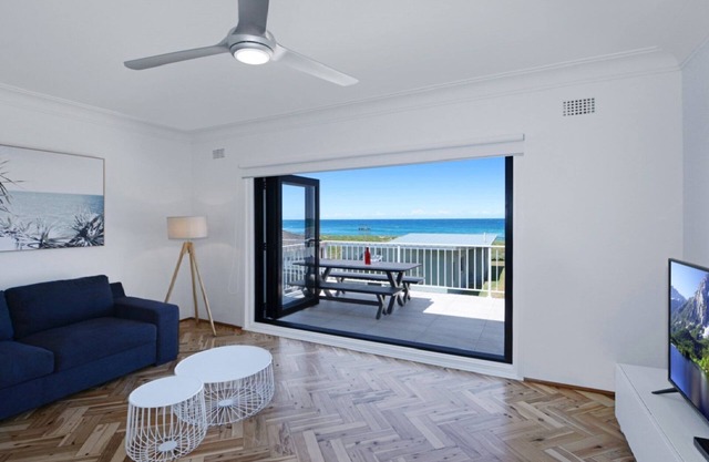 Elanora 3 - Beachfront Unit with Views!