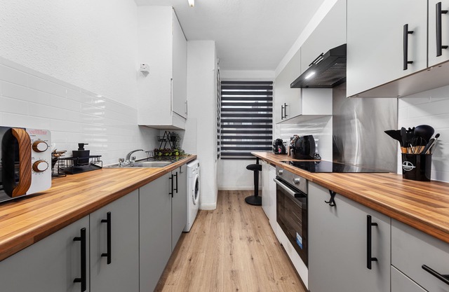 Elegant 1 Bdr Flat in Goodmayes w Free Parking
