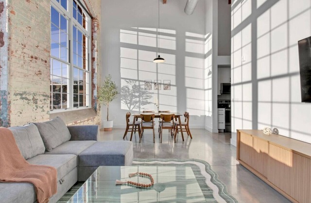 Elegant 2BD Escape | Prime Location near DT GVL