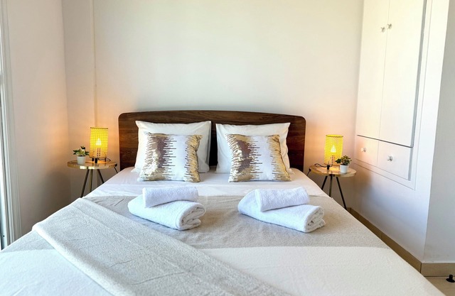 Elegant Beach Villa Moonstone with Lounge and BBQ