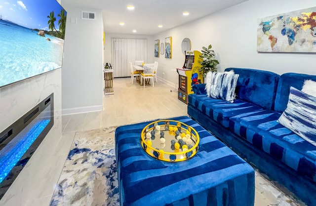 Elegant Serene | Family Friendly| Private Patio | Close to airport