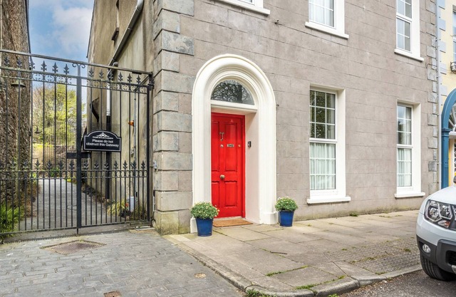 Elegant Suite in Historic Georgian Home , Emmet Square, Clonakilty
