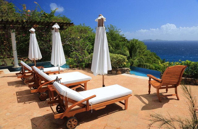Elegant Villa in Private Hope Bay. Infinity Pool with Sea View.