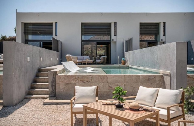 Elia Luxury Suite with Private Pool
