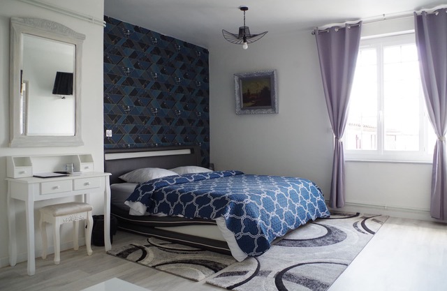 Elizondoa House 1 >