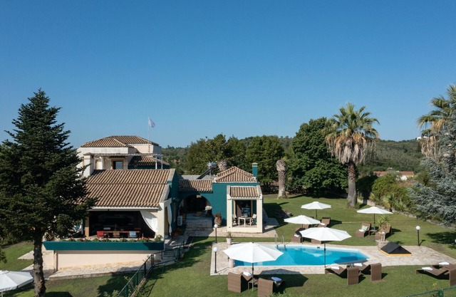 ELVIS multi generation villa 12 pax