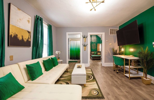 Emerald Oasis: Stunning Tremont 1BR Upper Unit by Christmas Story House | Parking 7 Min to Downtown