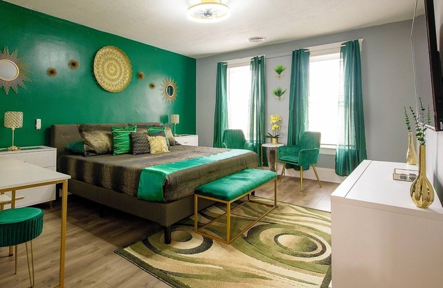 Emerald Oasis: Stylish Tremont 2BR Upper Unit by Christmas Story House | Parking 7 Min to Downtown