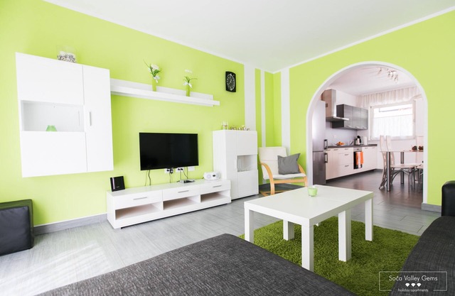 Emerald SOCA Apartment