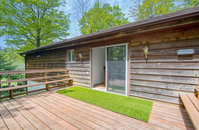 Enchanting 3-Bedroom Cottage Surrounded By Nature Close To The Beach!