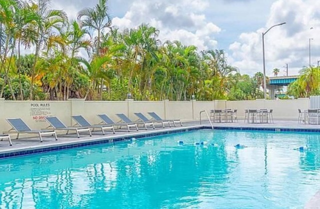 Enjoy a Hassle-Free and Suiting Stay! 3 Family-friendly Units, Onsite Pool