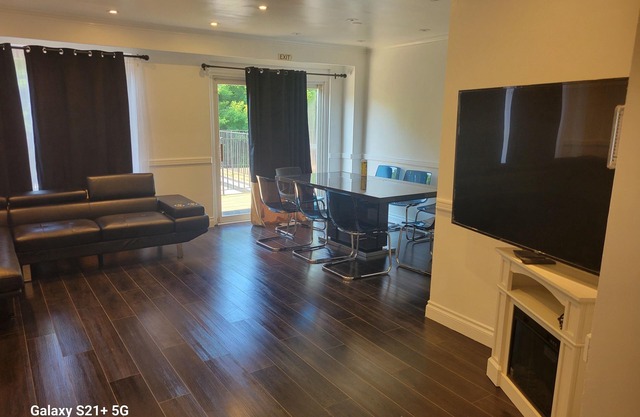 Enjoy a short stay in our newly renovated house with internet and cable TV.