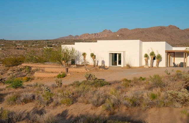 Enjoy full access to the property—wander, explore, and connect with nature. Relax with stunning sunsets and star-filled skies. For urgent matters, our support team is just a message or call away. 🌵✨