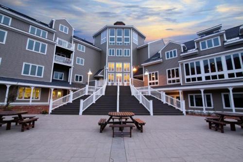Enjoy snowball fights or romantic nights in a 1BD vacation apartment