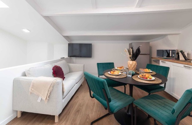 Enseignement IV - Two Bedroom Apartment, Sleeps 4
