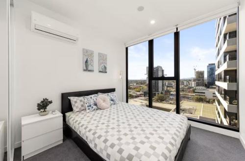 Ensuite Room with Unbeatable Amenities & Prime Box Hill Location in 2B2B Apartment
