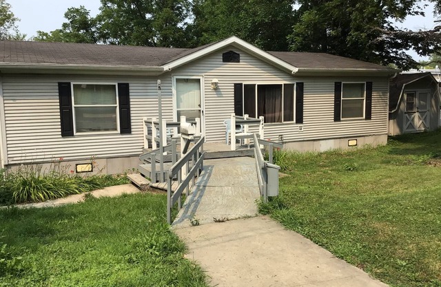 Entire 3 Bedroom House + Huge Wooded Yard