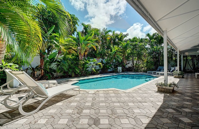 Entire home with a resort style pool. Close to beaches, shopping & resturants.