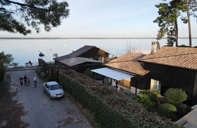 Entire house 10 metres from the beach