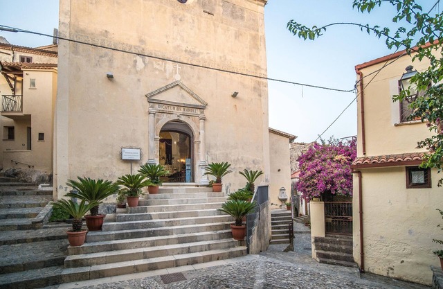 Entire House in Scalea's Historical Center