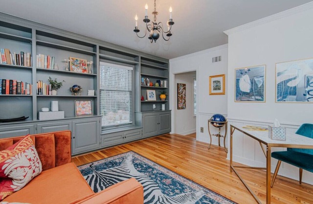 Entire House Sleeps 16 Close to Downtown