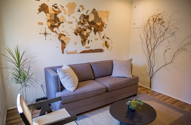 Entire rowhouse in Capitol Hill + free parking