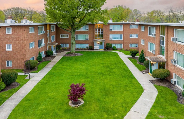 Entire Two-Bedroom Full Bath Full Kitchen Apt with parking @ Georgetown Villas!