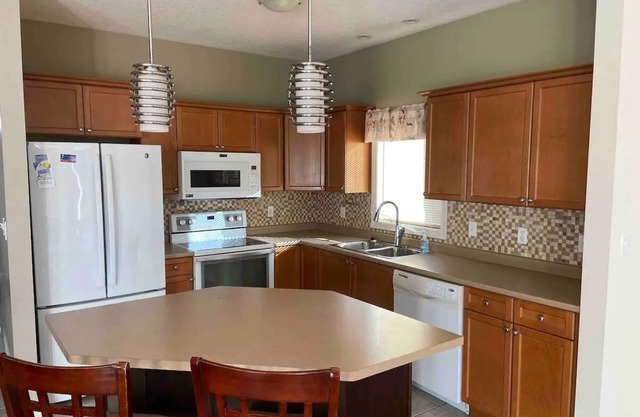 Entire Vacation Home with 5 Bedrooms & 3 Bathrooms