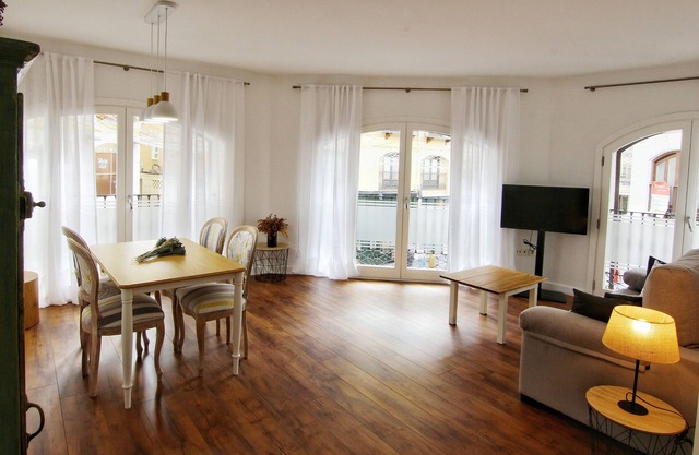 ENTRESUELO B - E B - Apartamentos Almada - Plaza del Pilar