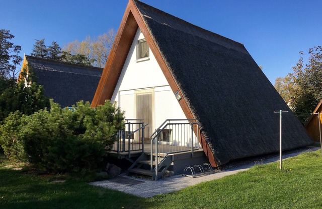 Erholsamer Urlaub auf Rügen im Reetgedeckten Ferienhaus