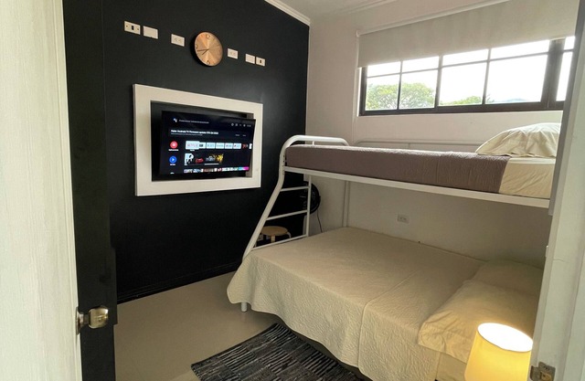 Escape a la Ciudad en Nuestro Encantador Apartamento con Todas las Comodidades