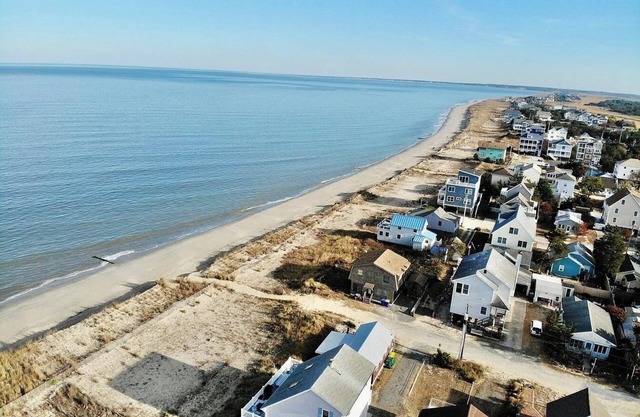 Escape to this charming beach cottage along the coast of Broadkill Beach