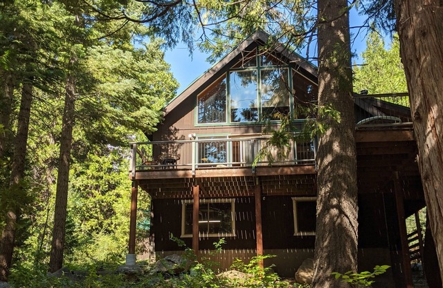 Escape to your cozy 3-bedroom cabin near South Lake Tahoe