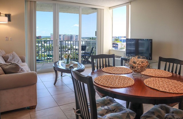 Estero Island Beach & Tennis Club Condo 701A - Enjoy Surf, Sand, Pool and Tennis, PET FRIENDLY
