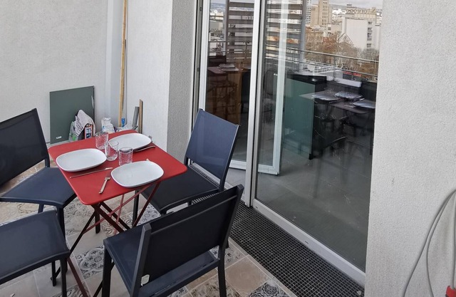 EUROMED/ARENC Duplex studio with furnished terrace, 10 mins from CMA/CGM tower