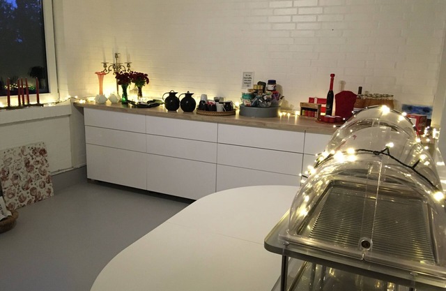 Event4U - 3 apartments, Hot Tub, Cafe, Gallery and 5 min to the Beach