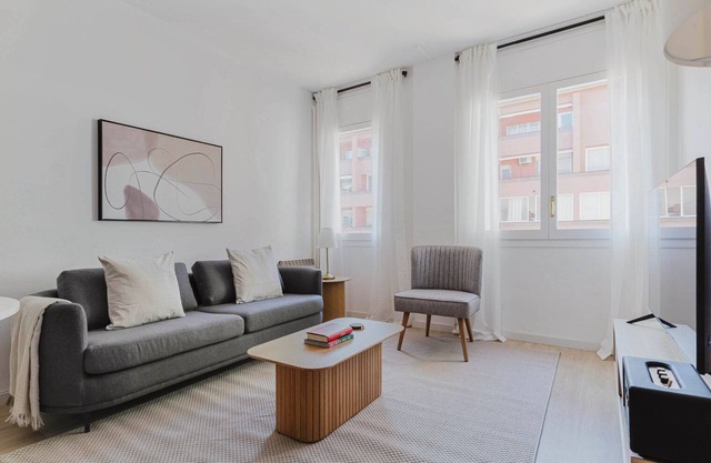Excellent Sarrià 1BR, Fully Equipped, by Blueground