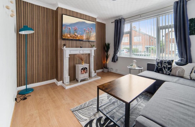 Exclusive Deals l Last-Minute Reserve l Townhouse with Sleeps 6 l Braunstone Town , Leicester l By Zen Nights Short Lets & Serviced Accommodations