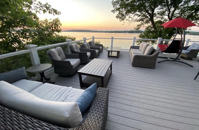 Exclusive Pewaukee Lake House ~ Includes Kayaks!