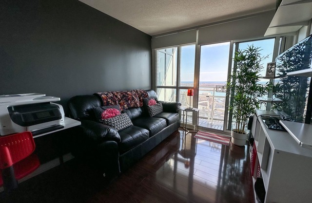 Executive 2 Beds near CN Tower, Rogers Centre, Scotia Arena & Free Parking
