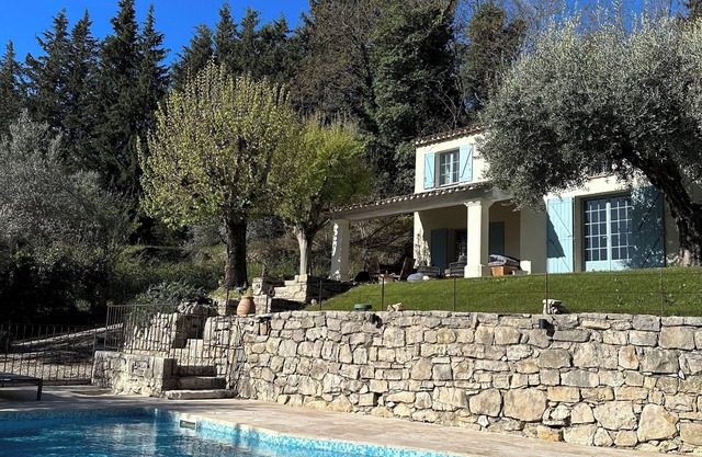 Exklusive Landhausvilla, gr. Pool, gr. Garten, Ruhig, 5 Gehmin. zum Dorf