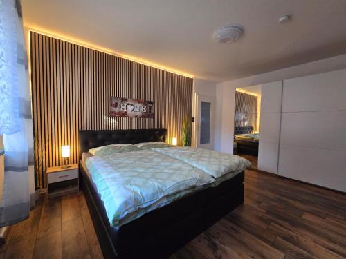Exklusives und helles Erdgeschoss-Apartment No 4 im Zentrum von Kassel, schnelles 1Gbit Internet, Geschirrspüler, Boxspringbetten