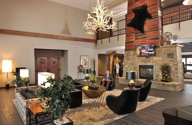Expanded 2 Queen Beds with Sofa Sleeper, Stoney Creek Kansas City