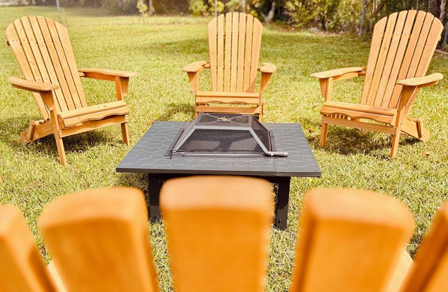 Expansive 10-Guest Retreat with King Suite & Pet-Friendly Yard—Close to Airport